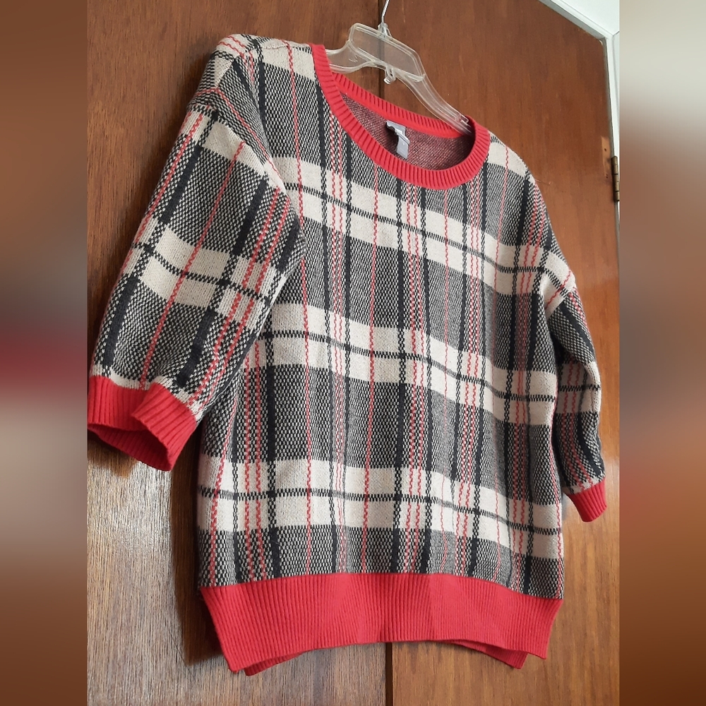 Cute Plaid Sweater In Great Condition